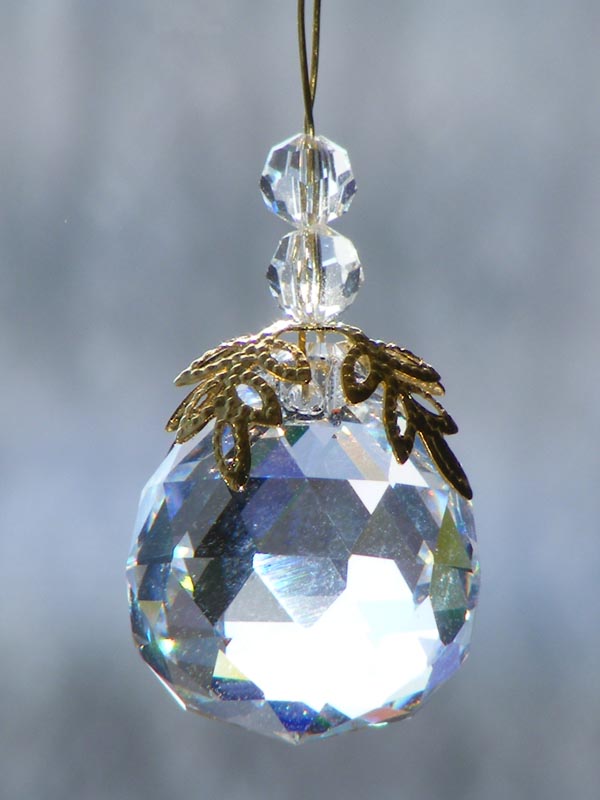 Boule en Cristal 2 cm avec feuilles en metal dore - Click Image to Close