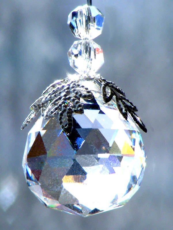 Boule en Cristal 2 cm avec feuilles en metal couleur Argent